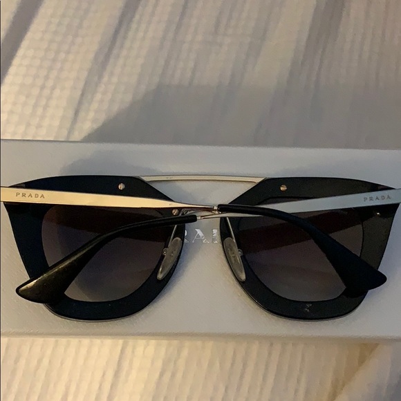 Prada sunglasses - Picture 2 of 4